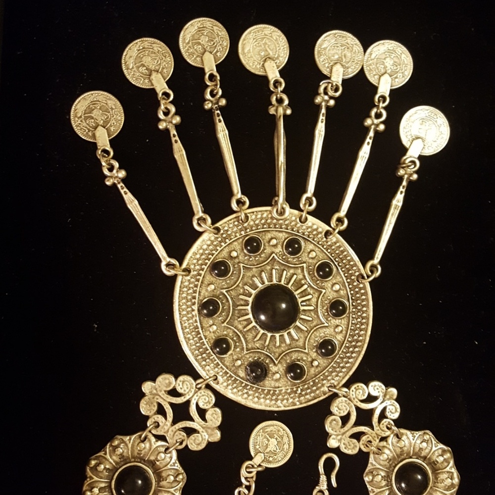 Jewelry - Picture 3 of 3